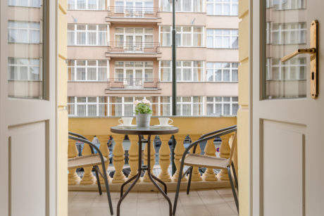 Studio s balkonem v centru Prahy ke krátkodobému pronájmu s Olinn